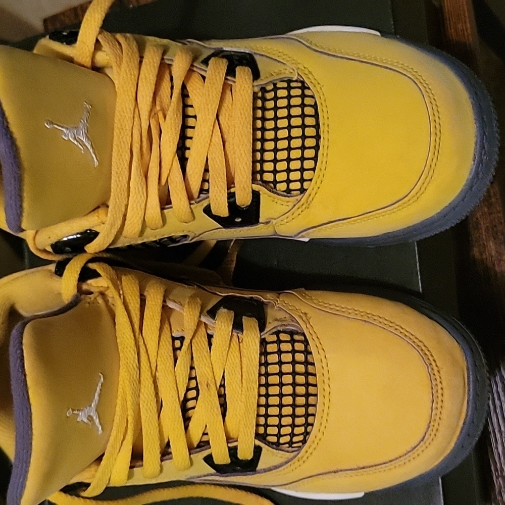 Boys shoes